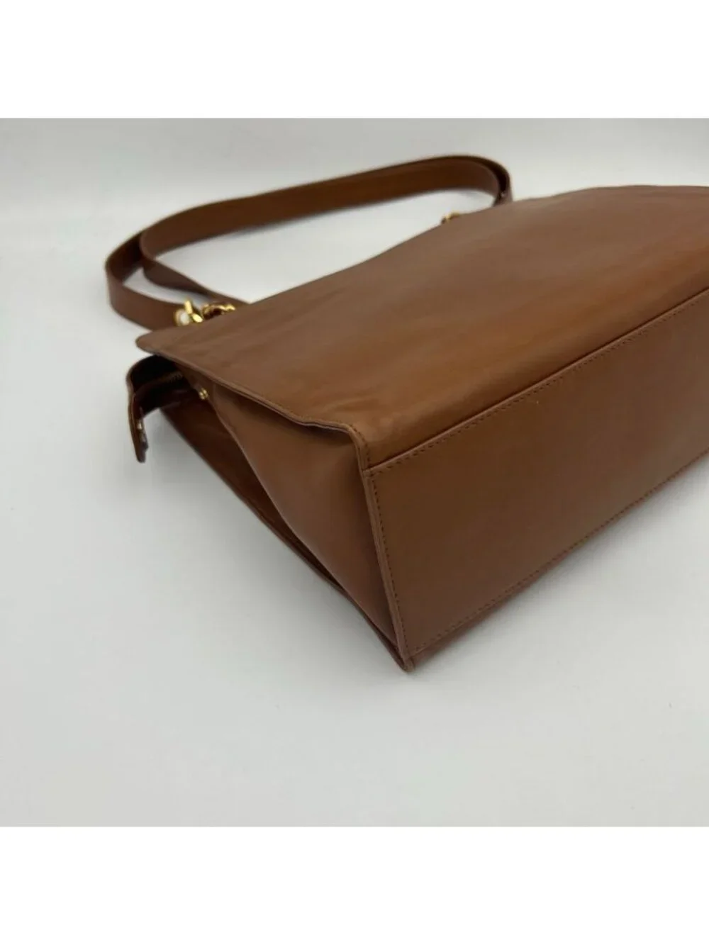 Chanel CC Logo Shoulder Bag - Picture 10 of 15